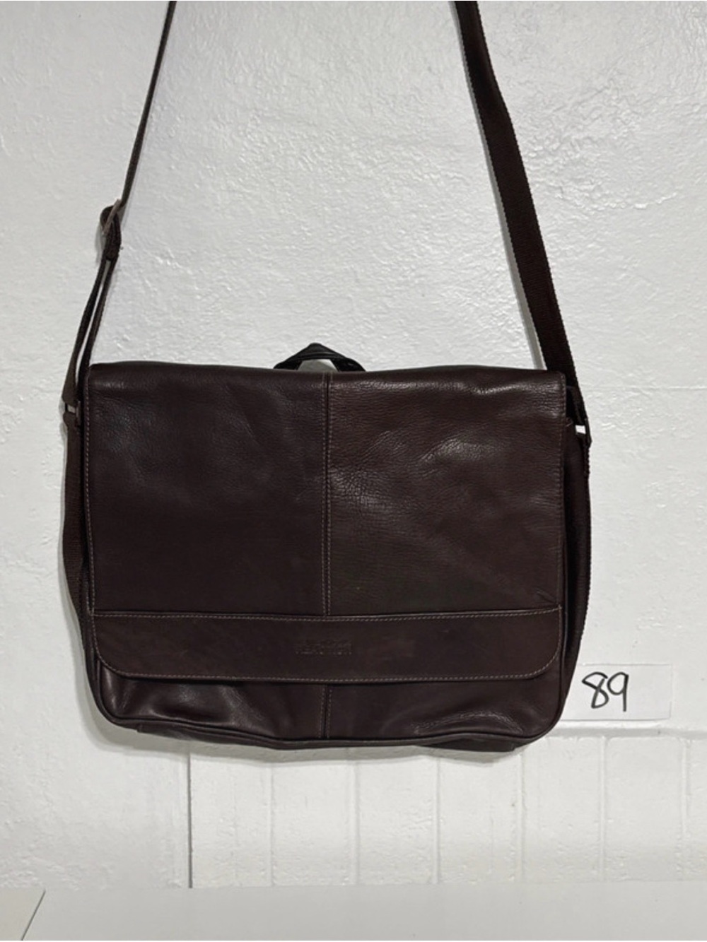 👜 Kenneth Cole Reaction Leather Messenger Bag – Dark Brown